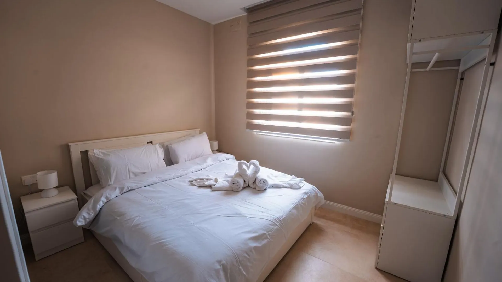 Modern 2 Bed & 2 Bth Apt Sliema 0*,  Malta